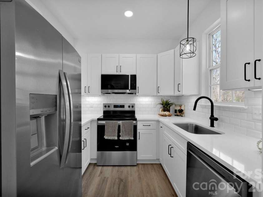 8131 Kings Creek Drive, Charlotte, NC 28273.  MLS# CAR4354756, YatesRealty ID 26295. 
