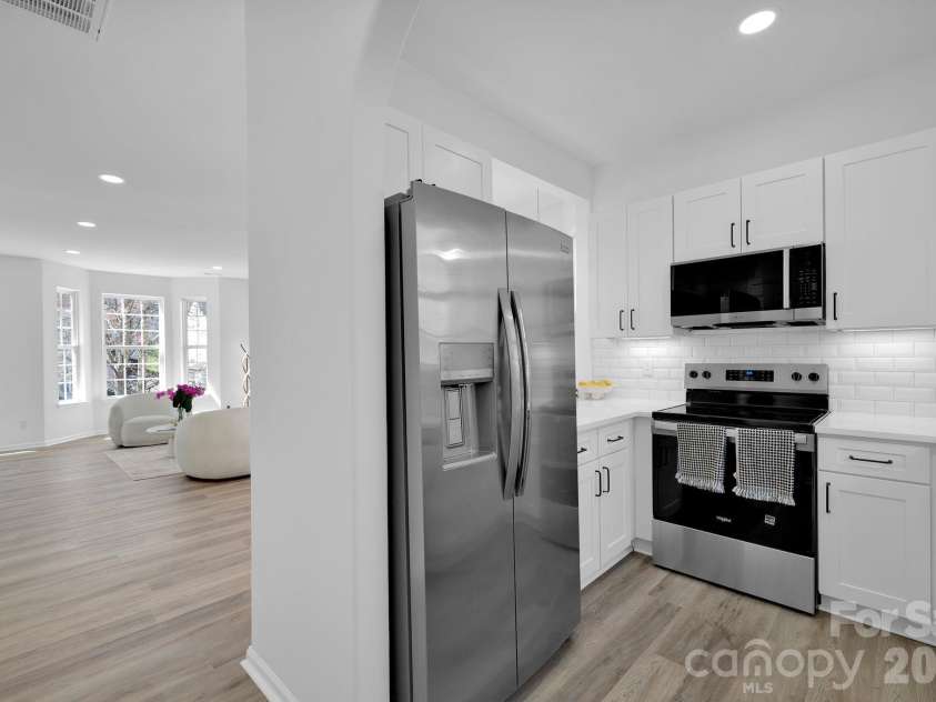 8131 Kings Creek Drive, Charlotte, NC 28273.  MLS# CAR4354756, YatesRealty ID 26295. 