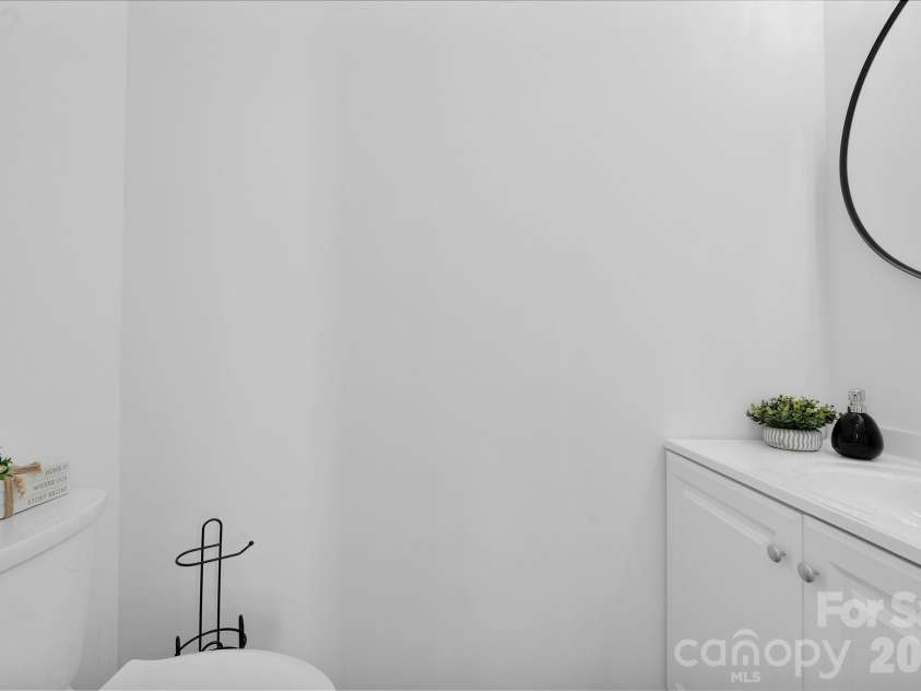 8131 Kings Creek Drive, Charlotte, NC 28273.  MLS# CAR4354756, YatesRealty ID 26295. 