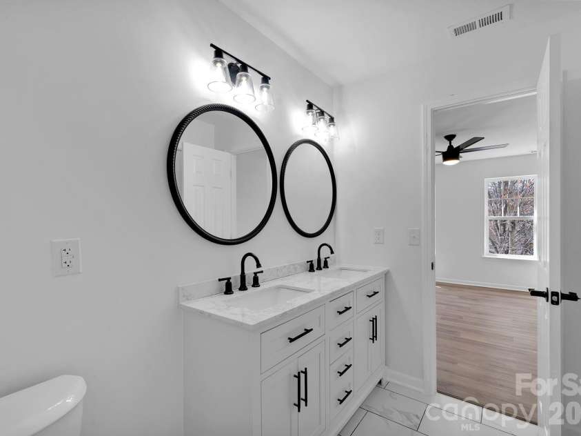 8131 Kings Creek Drive, Charlotte, NC 28273.  MLS# CAR4354756, YatesRealty ID 26295. 