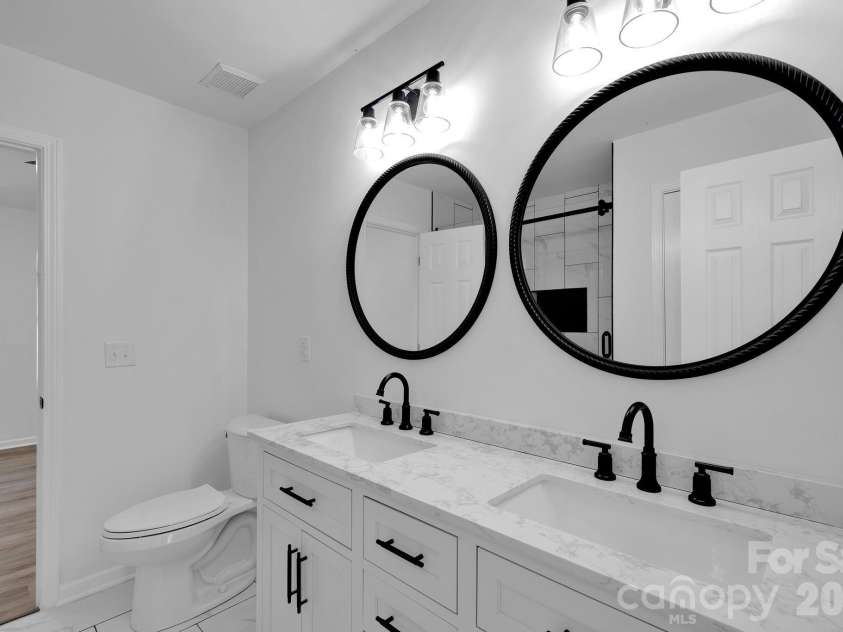 8131 Kings Creek Drive, Charlotte, NC 28273.  MLS# CAR4354756, YatesRealty ID 26295. 