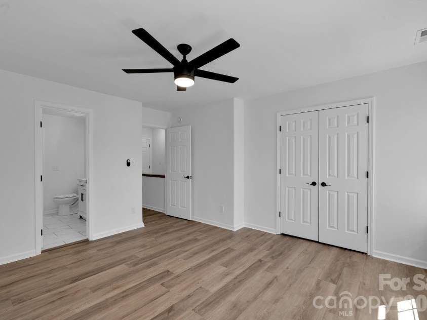8131 Kings Creek Drive, Charlotte, NC 28273.  MLS# CAR4354756, YatesRealty ID 26295. 
