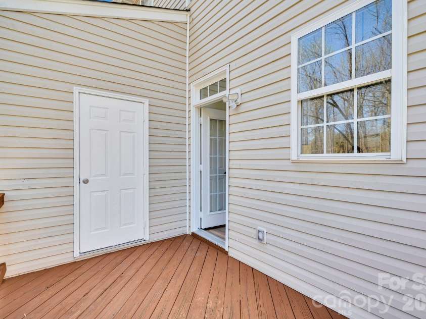 8131 Kings Creek Drive, Charlotte, NC 28273.  MLS# CAR4354756, YatesRealty ID 26295. 