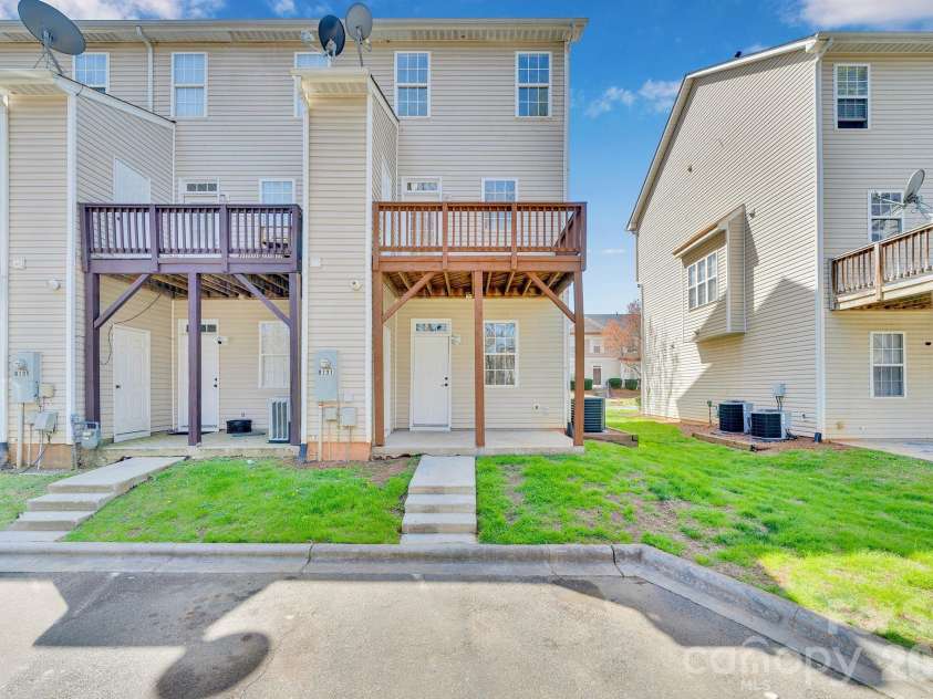 8131 Kings Creek Drive, Charlotte, NC 28273.  MLS# CAR4354756, YatesRealty ID 26295. 