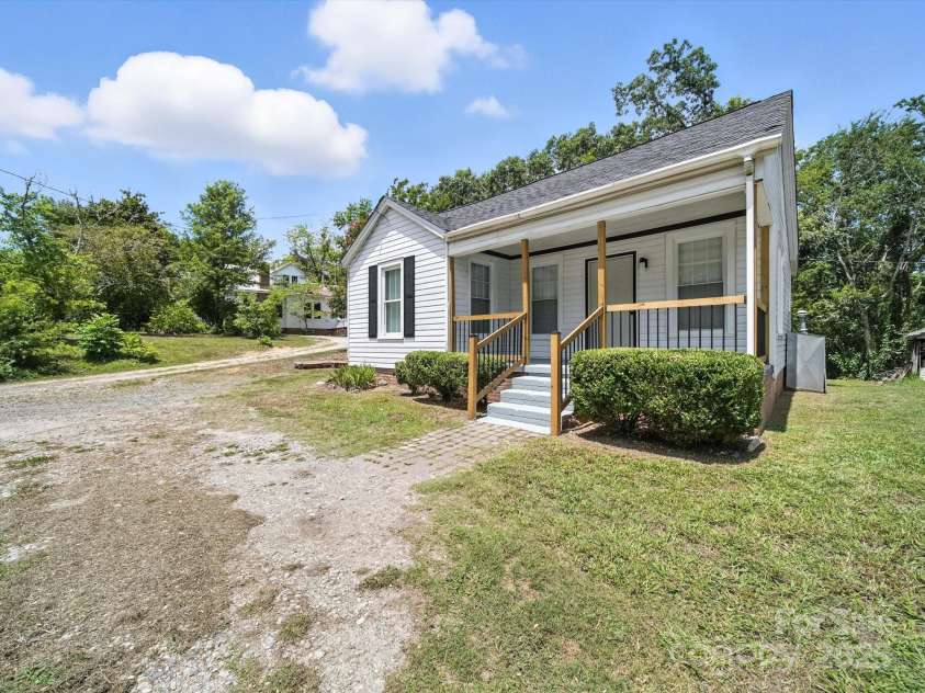 187 1/2 End Street, Chester, SC 29706.  MLS# CAR4272518, YatesRealty ID 26298. 