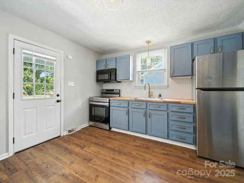 187 1/2 End Street, Chester, SC 29706.  MLS# CAR4272518, YatesRealty ID 26298. 