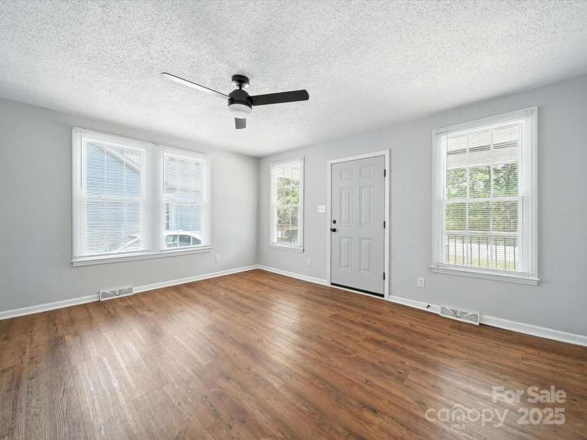 187 1/2 End Street, Chester, SC 29706.  MLS# CAR4272518, YatesRealty ID 26298. 