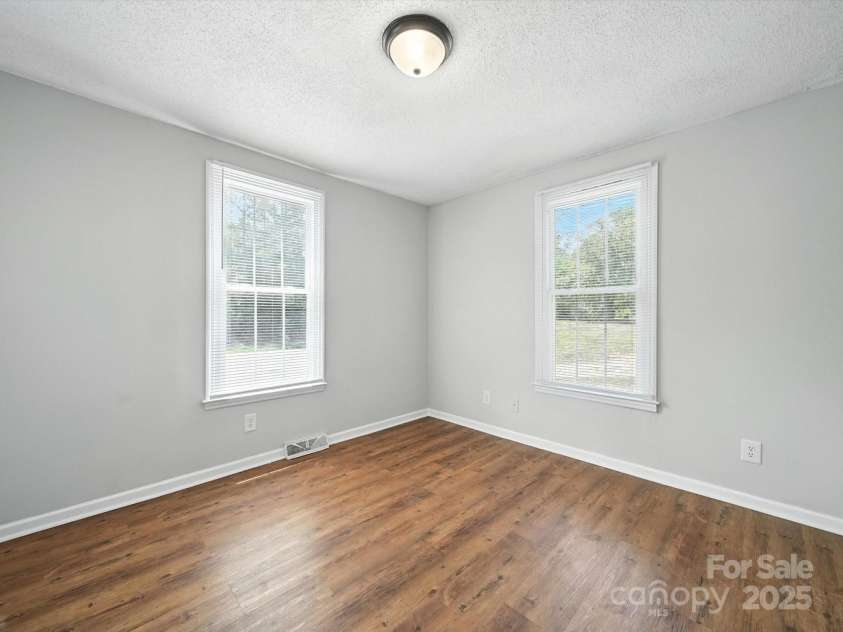 187 1/2 End Street, Chester, SC 29706.  MLS# CAR4272518, YatesRealty ID 26298. 