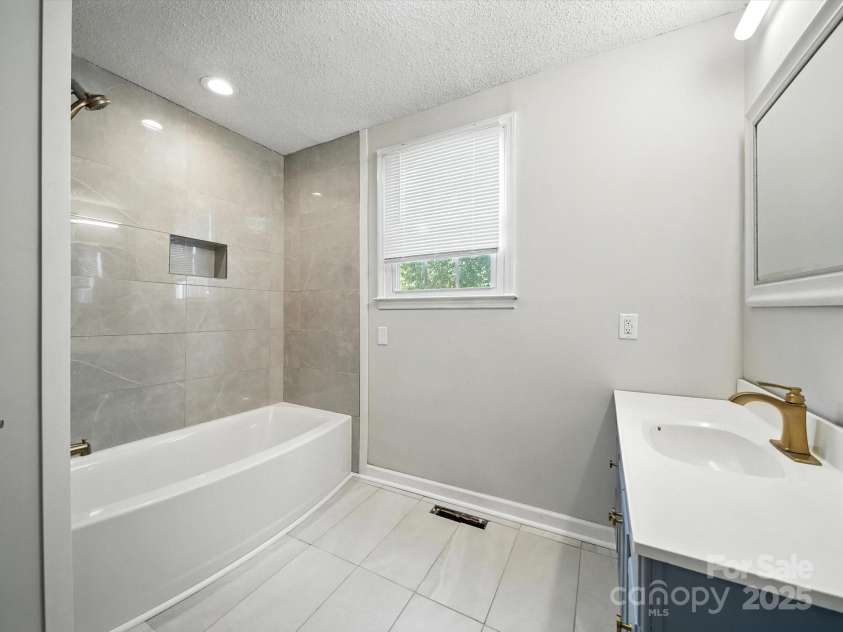 187 1/2 End Street, Chester, SC 29706.  MLS# CAR4272518, YatesRealty ID 26298. 