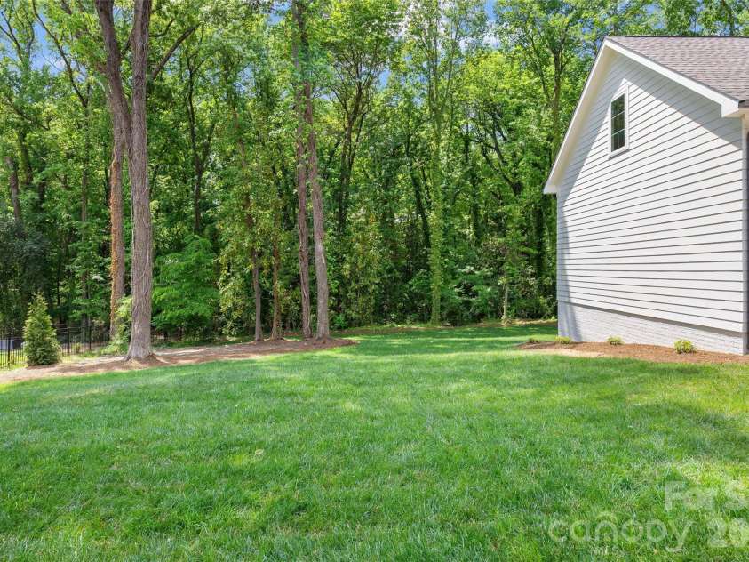 4628 Water Oak Road, Charlotte, NC 28211.  MLS# CAR4354112, YatesRealty ID 26299. 