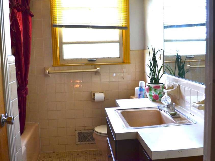 405 Wesley Heights Drive, Albemarle, NC 28001.  MLS# CAR4272842, YatesRealty ID 263. Bathroom 1