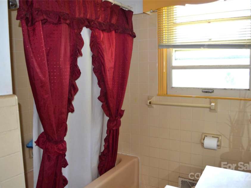 405 Wesley Heights Drive, Albemarle, NC 28001.  MLS# CAR4272842, YatesRealty ID 263. Bathroom 2 Shower