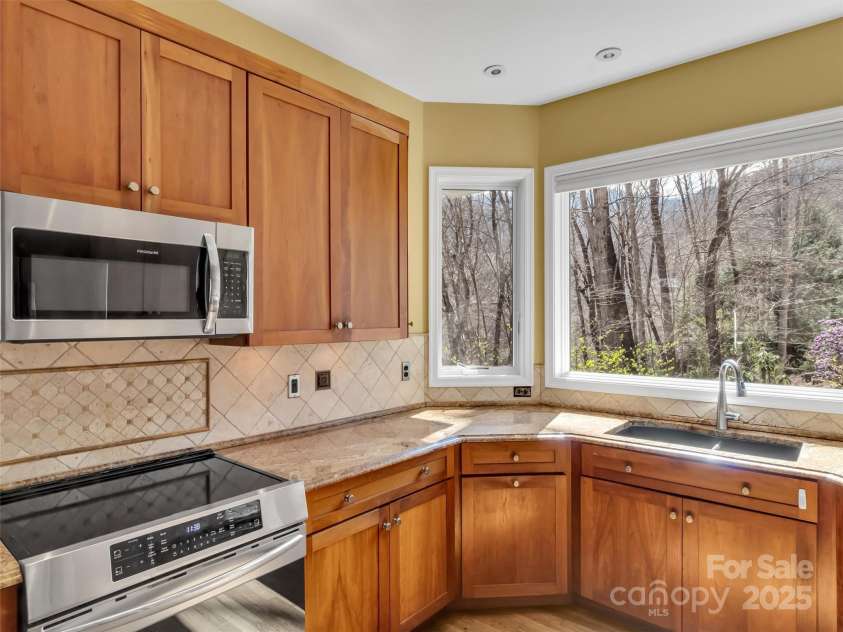 78 Aster Lane, Waynesville, NC 28786.  MLS# CAR4240828, YatesRealty ID 2630. Induction Range