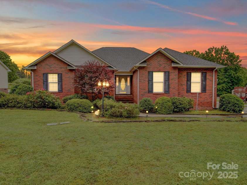 2547 Bill Thompson Road, Lancaster, SC 29720.  MLS# CAR4254372, YatesRealty ID 26300. 