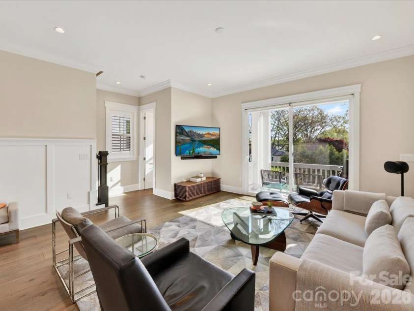3074 Selwyn Avenue, Charlotte, NC 28209.  MLS# CAR4366300, YatesRealty ID 26301. 