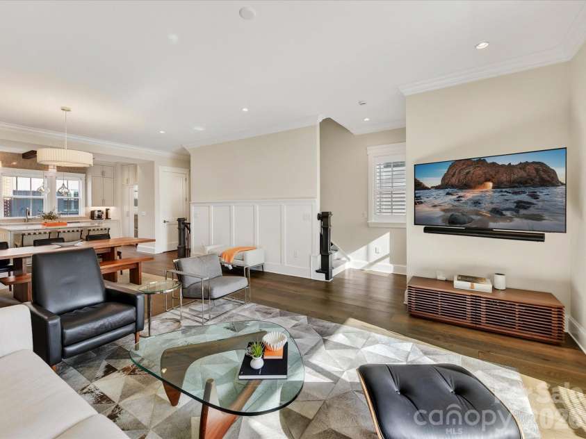3074 Selwyn Avenue, Charlotte, NC 28209.  MLS# CAR4366300, YatesRealty ID 26301. 