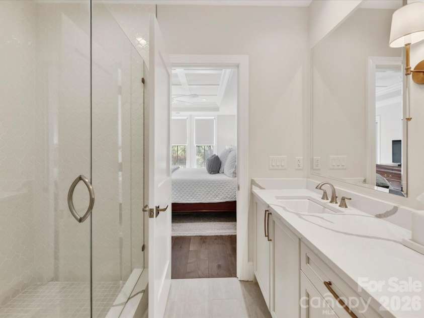 3074 Selwyn Avenue, Charlotte, NC 28209.  MLS# CAR4366300, YatesRealty ID 26301. 