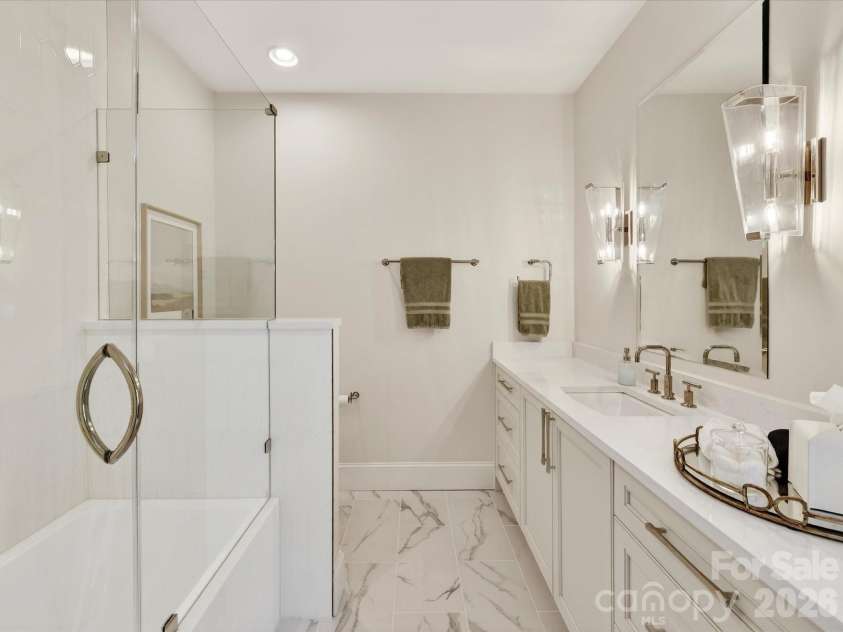 3074 Selwyn Avenue, Charlotte, NC 28209.  MLS# CAR4366300, YatesRealty ID 26301. 