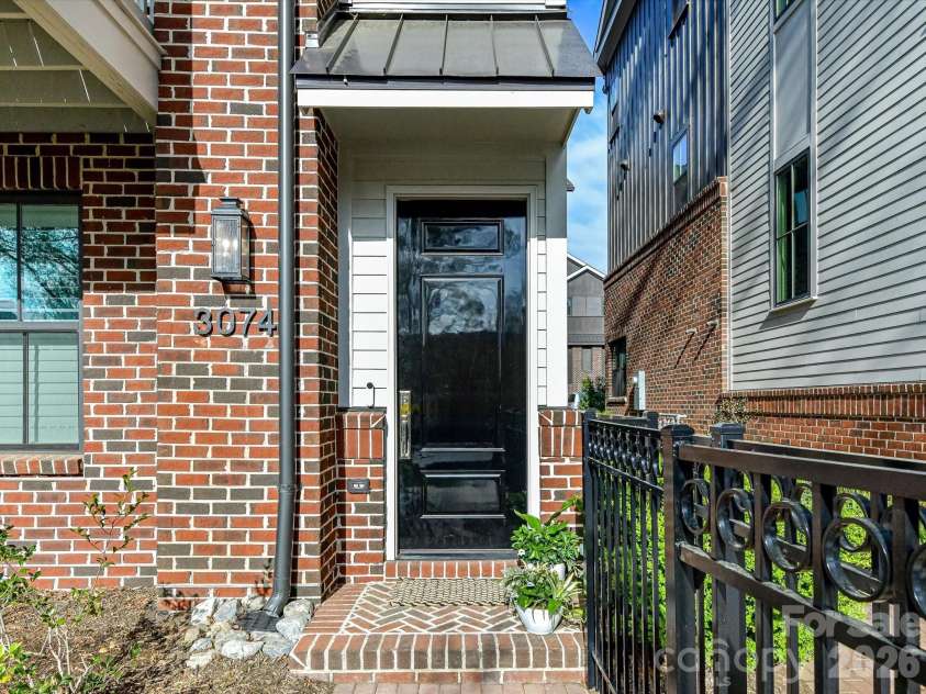 3074 Selwyn Avenue, Charlotte, NC 28209.  MLS# CAR4366300, YatesRealty ID 26301. Fully fenced front yard