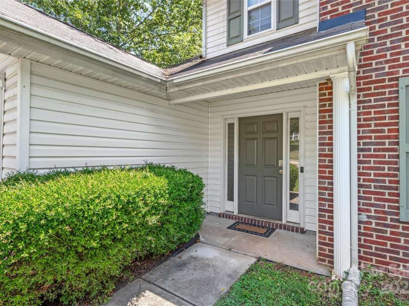 1276 Winding Path Road, Clover, SC 29710.  MLS# CAR4272522, YatesRealty ID 26302. Come Inside