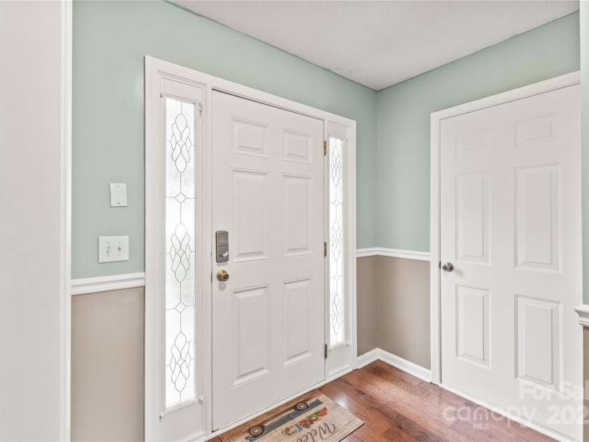 1276 Winding Path Road, Clover, SC 29710.  MLS# CAR4272522, YatesRealty ID 26302. Foyer