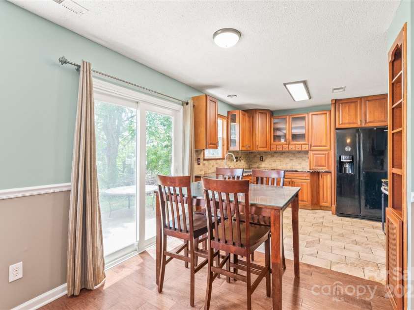 1276 Winding Path Road, Clover, SC 29710.  MLS# CAR4272522, YatesRealty ID 26302. Kitchen