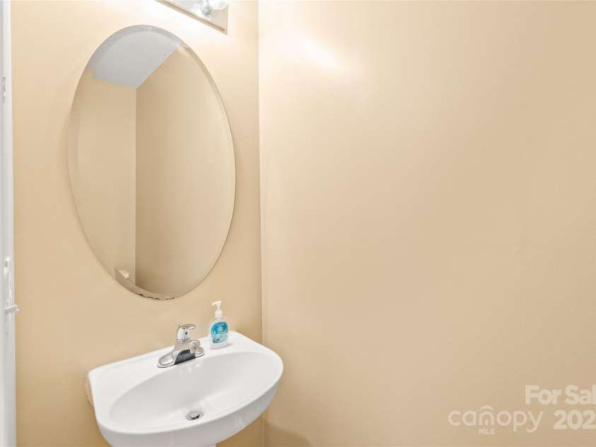 1276 Winding Path Road, Clover, SC 29710.  MLS# CAR4272522, YatesRealty ID 26302. Powder Room