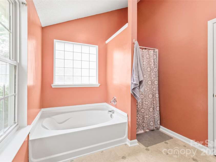 1276 Winding Path Road, Clover, SC 29710.  MLS# CAR4272522, YatesRealty ID 26302. Primary Bathroom Soaking Tub and Shower