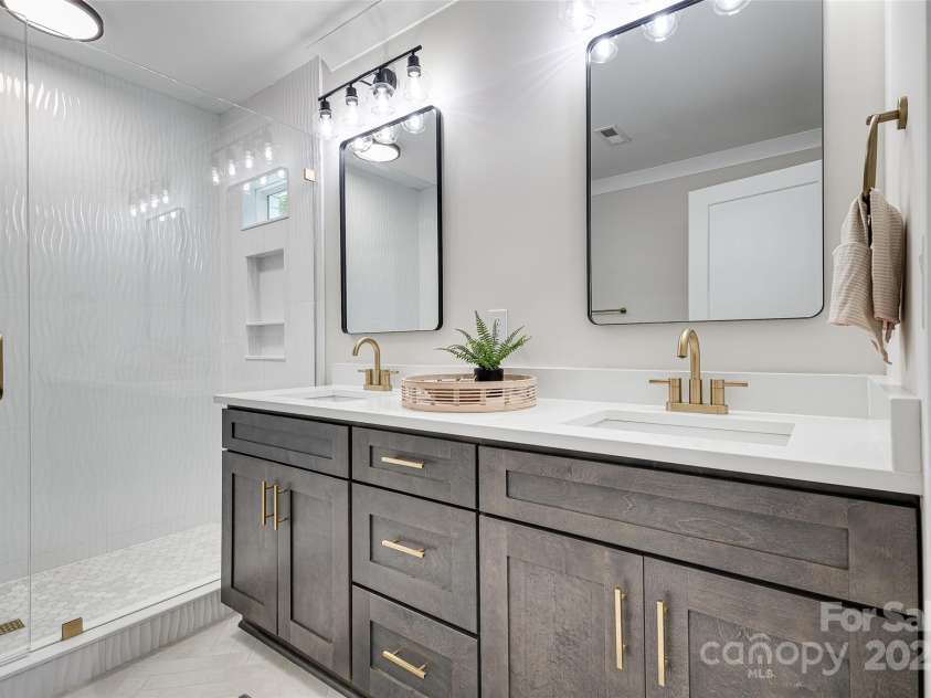 2346 Orton Street, Charlotte, NC 28208.  MLS# CAR4276653, YatesRealty ID 26303. 