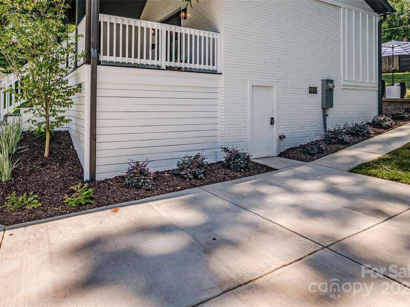 2346 Orton Street, Charlotte, NC 28208.  MLS# CAR4276653, YatesRealty ID 26303. 
