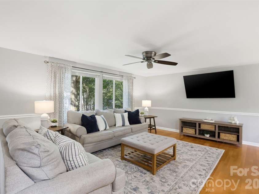 6723 Rollingridge Drive, Charlotte, NC 28211.  MLS# CAR4371178, YatesRealty ID 26303. 
