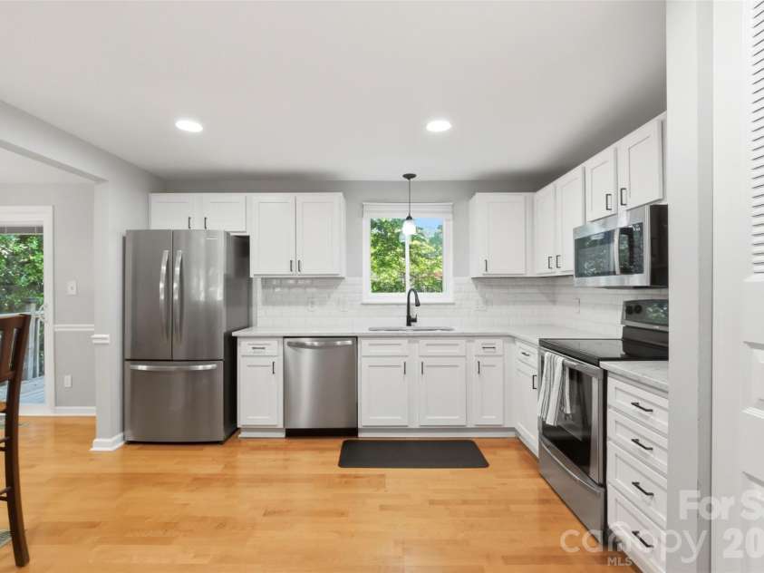 6723 Rollingridge Drive, Charlotte, NC 28211.  MLS# CAR4371178, YatesRealty ID 26303. 