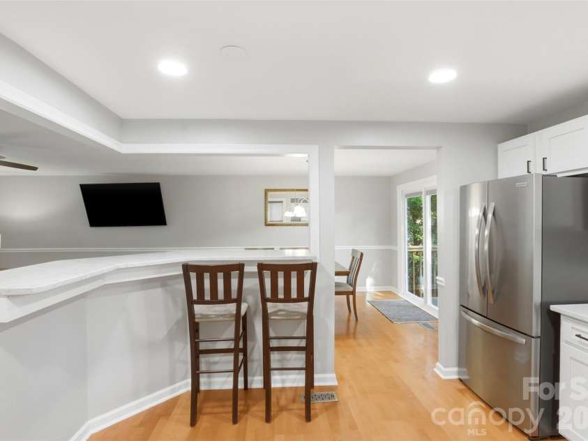 6723 Rollingridge Drive, Charlotte, NC 28211.  MLS# CAR4371178, YatesRealty ID 26303. 