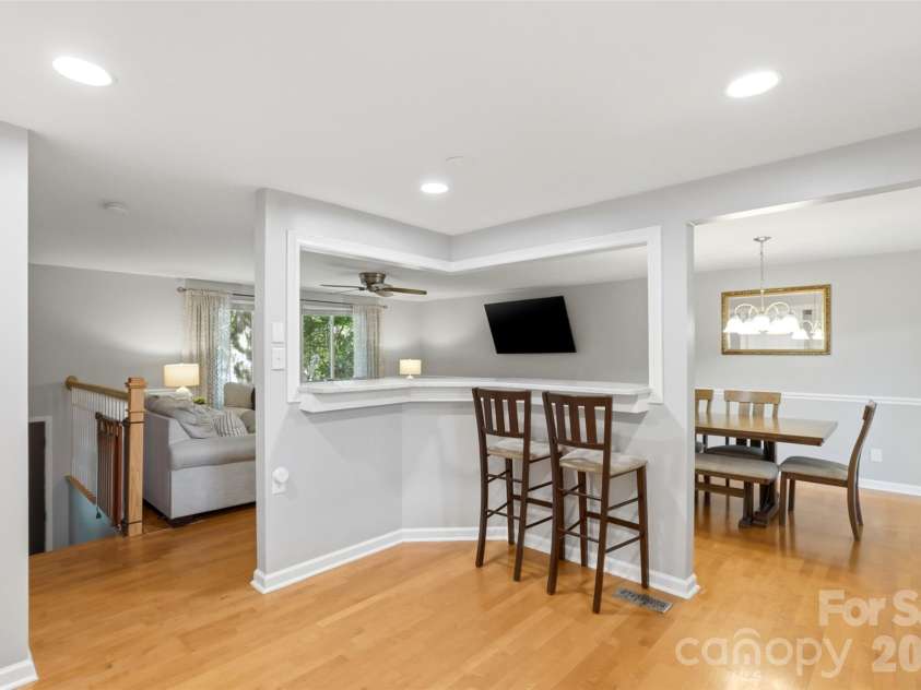 6723 Rollingridge Drive, Charlotte, NC 28211.  MLS# CAR4371178, YatesRealty ID 26303. 