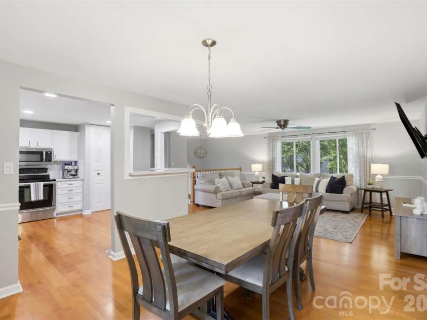 6723 Rollingridge Drive, Charlotte, NC 28211.  MLS# CAR4371178, YatesRealty ID 26303. 