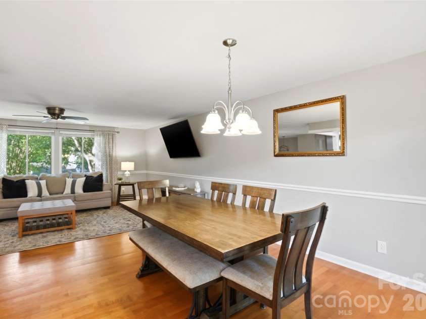 6723 Rollingridge Drive, Charlotte, NC 28211.  MLS# CAR4371178, YatesRealty ID 26303. 