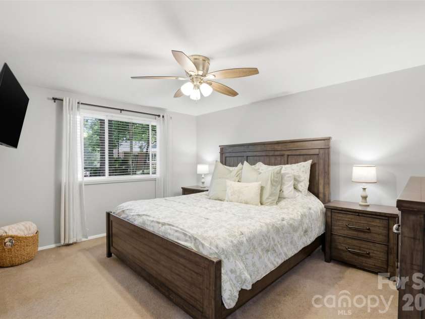 6723 Rollingridge Drive, Charlotte, NC 28211.  MLS# CAR4371178, YatesRealty ID 26303. 