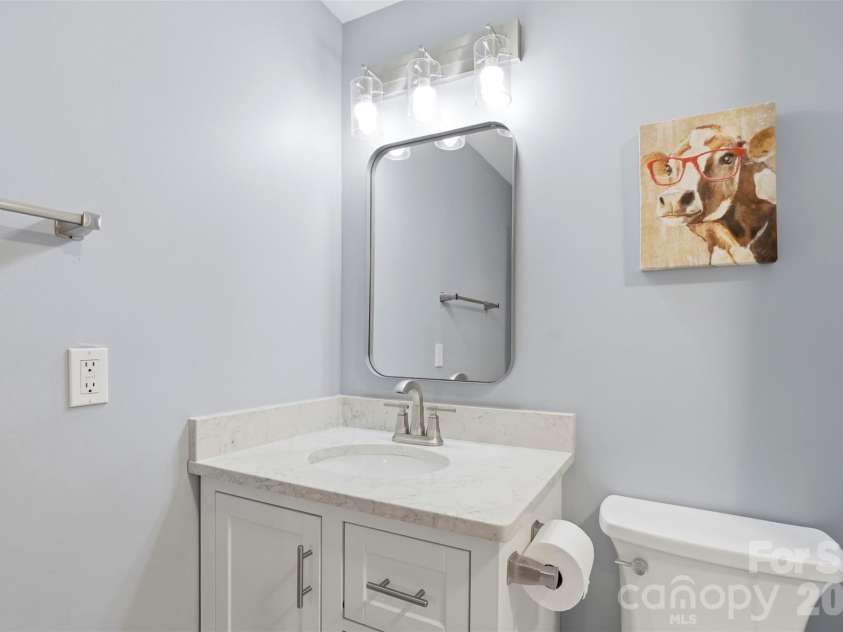 6723 Rollingridge Drive, Charlotte, NC 28211.  MLS# CAR4371178, YatesRealty ID 26303. 