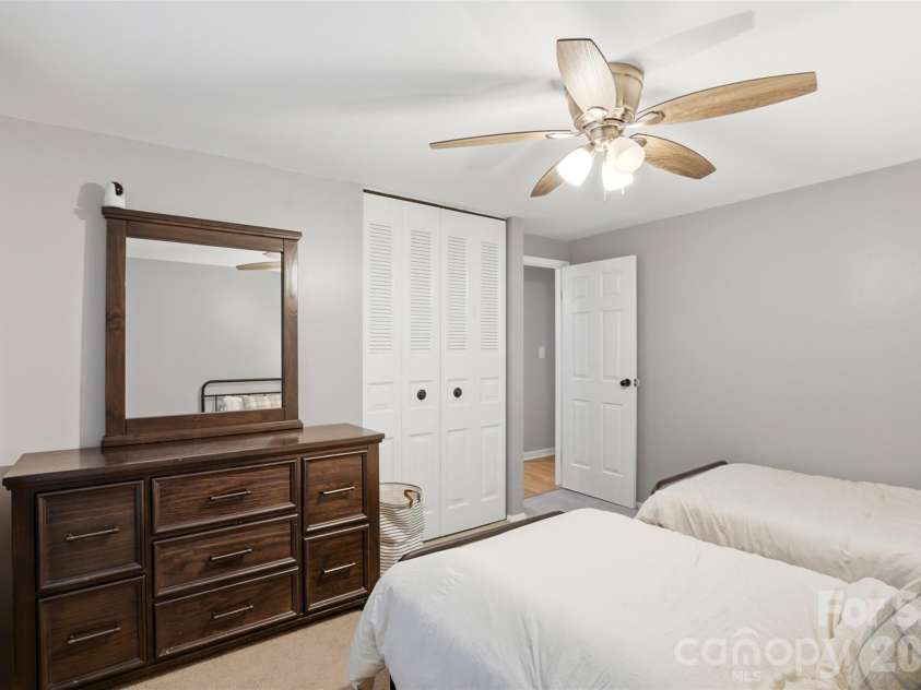 6723 Rollingridge Drive, Charlotte, NC 28211.  MLS# CAR4371178, YatesRealty ID 26303. 