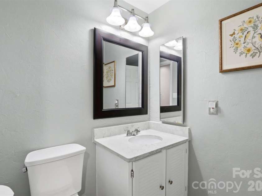 6723 Rollingridge Drive, Charlotte, NC 28211.  MLS# CAR4371178, YatesRealty ID 26303. 