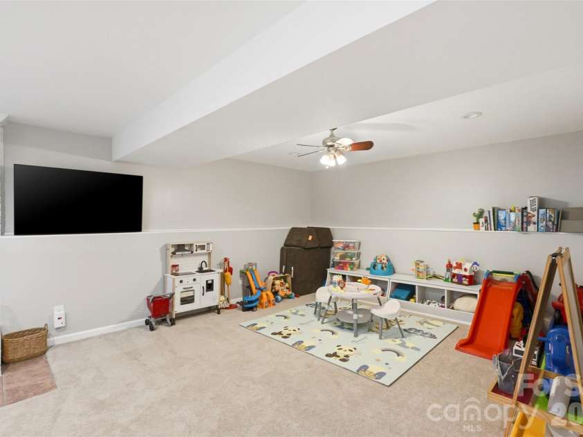 6723 Rollingridge Drive, Charlotte, NC 28211.  MLS# CAR4371178, YatesRealty ID 26303. 