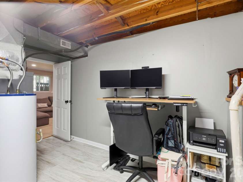 6723 Rollingridge Drive, Charlotte, NC 28211.  MLS# CAR4371178, YatesRealty ID 26303. 