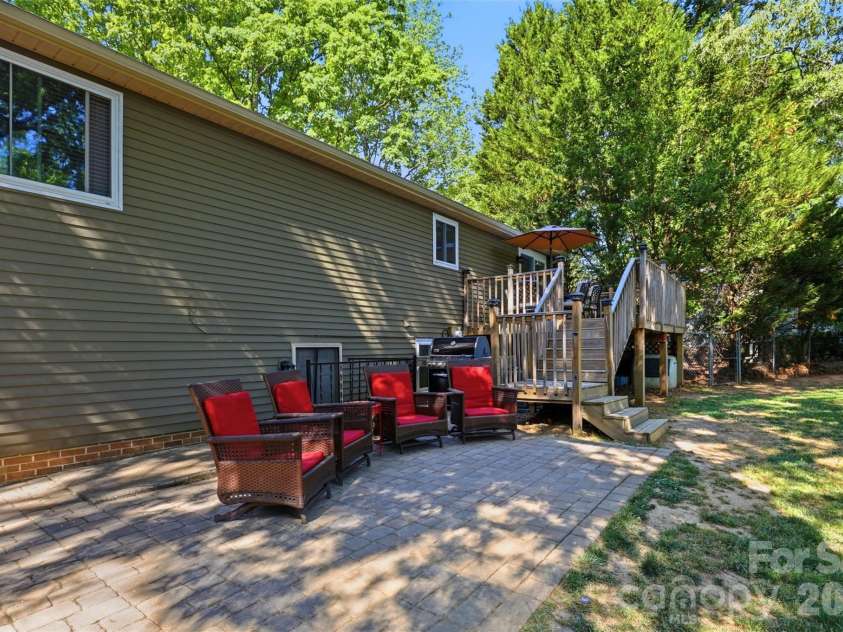 6723 Rollingridge Drive, Charlotte, NC 28211.  MLS# CAR4371178, YatesRealty ID 26303. 