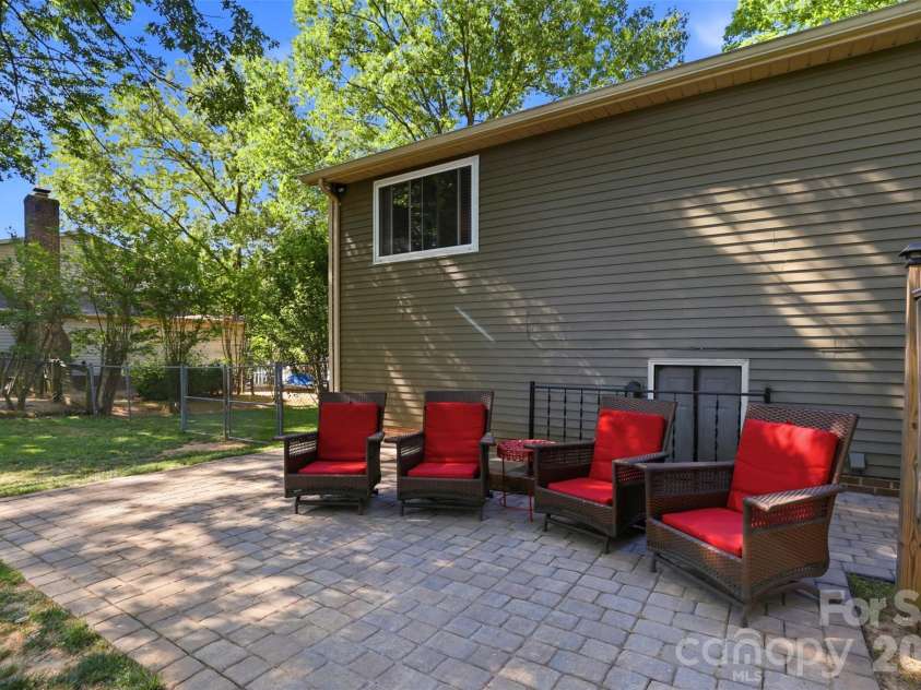 6723 Rollingridge Drive, Charlotte, NC 28211.  MLS# CAR4371178, YatesRealty ID 26303. 