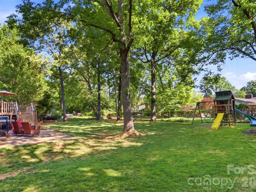 6723 Rollingridge Drive, Charlotte, NC 28211.  MLS# CAR4371178, YatesRealty ID 26303. 