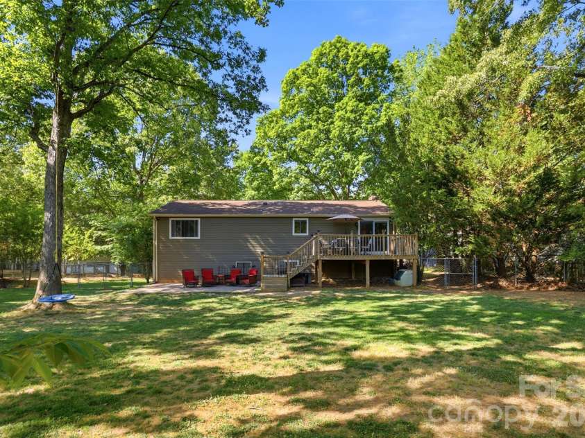 6723 Rollingridge Drive, Charlotte, NC 28211.  MLS# CAR4371178, YatesRealty ID 26303. 