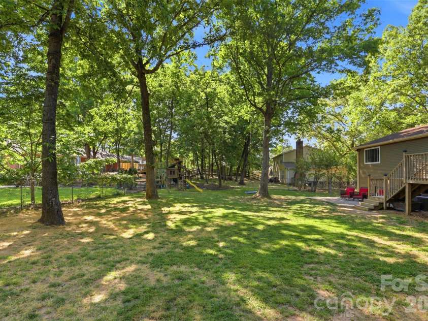 6723 Rollingridge Drive, Charlotte, NC 28211.  MLS# CAR4371178, YatesRealty ID 26303. 