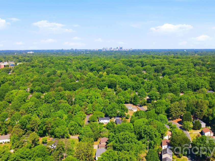 6723 Rollingridge Drive, Charlotte, NC 28211.  MLS# CAR4371178, YatesRealty ID 26303. 