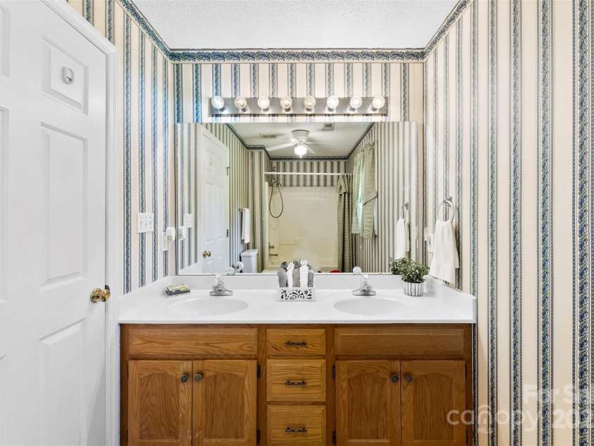 1958 Cameron Heights Circle, Denver, NC 28037.  MLS# CAR4271830, YatesRealty ID 26305. 2nd Bath