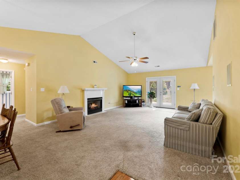 1958 Cameron Heights Circle, Denver, NC 28037.  MLS# CAR4271830, YatesRealty ID 26305. 